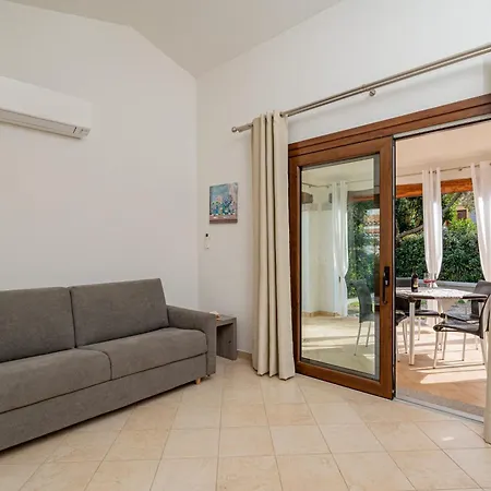 Residenza L'alzoni סאן תאודורו