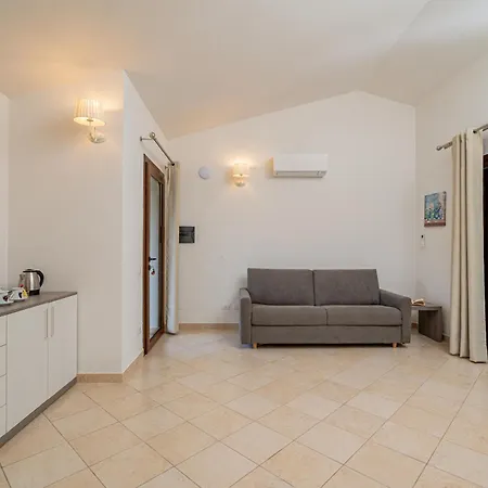 Residenza L'alzoni בית הארחה סאן תאודורו