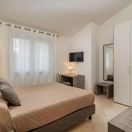 Residenza L'alzoni سان تيودورو