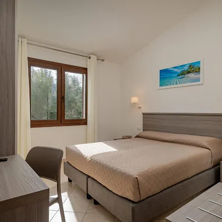 Residenza L'alzoni بيت ضيافة سان تيودورو