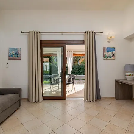 Residenza L'alzoni Guest house *