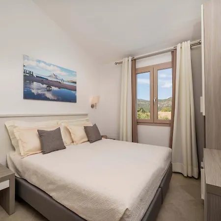 Residenza L'alzoni بيت ضيافة سان تيودورو