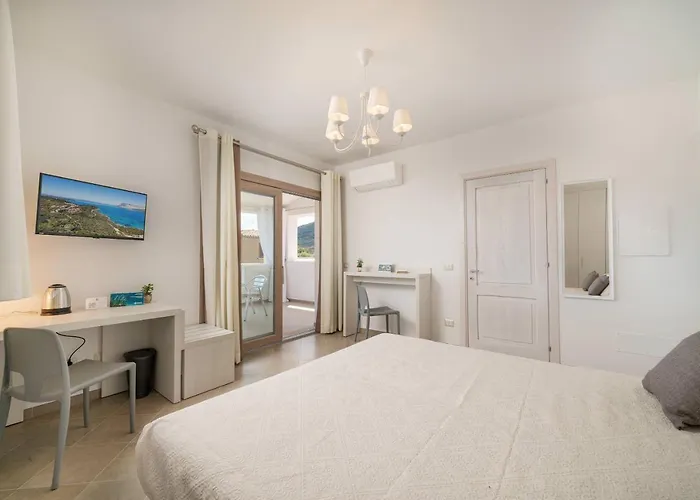 Residenza L'alzoni 招待所 圣特奥多罗