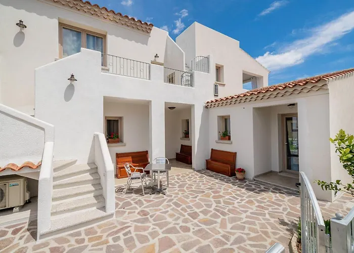 Residenza L'alzoni 4* 圣特奥多罗