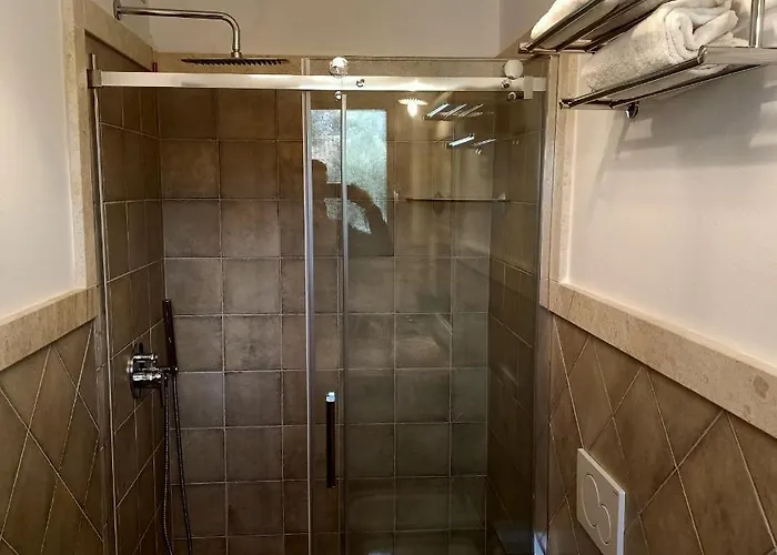 Residenza L'alzoni 招待所 圣特奥多罗