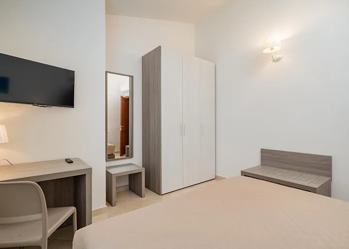 Residenza L'alzoni 招待所 圣特奥多罗