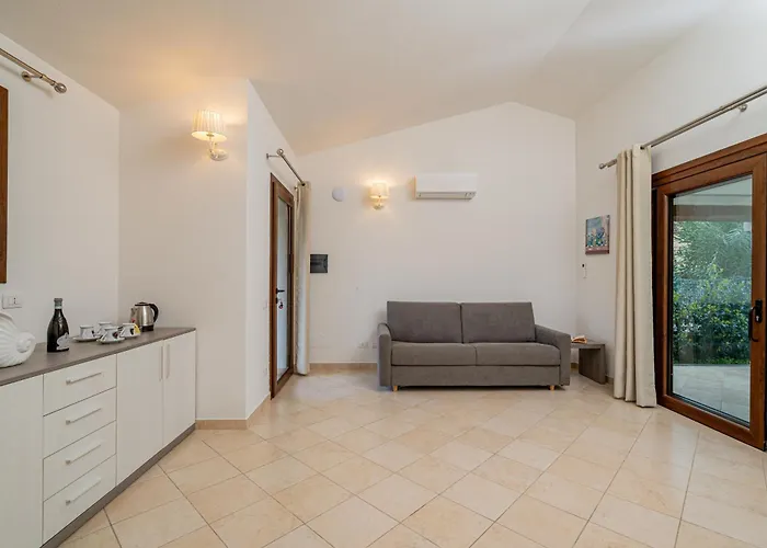 Residenza L'alzoni 招待所 圣特奥多罗